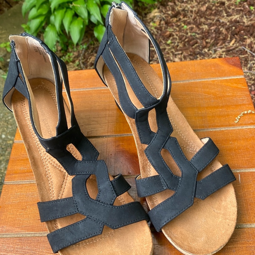 Sandal/wedge black 8.5